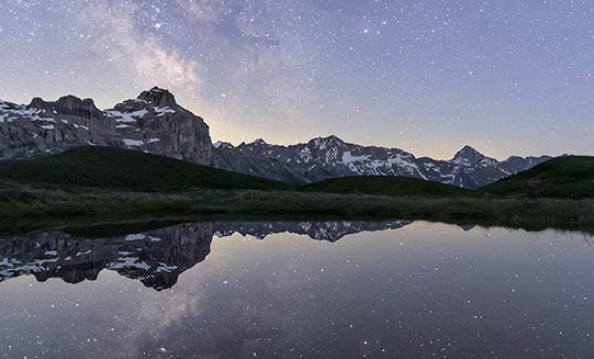 Berge und Sterne in der Schweiz