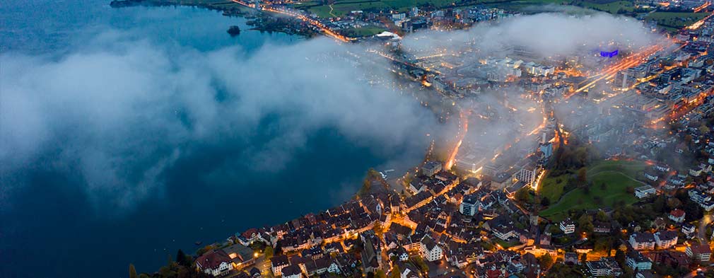 Drohnenaufnahme der Stadt Zug